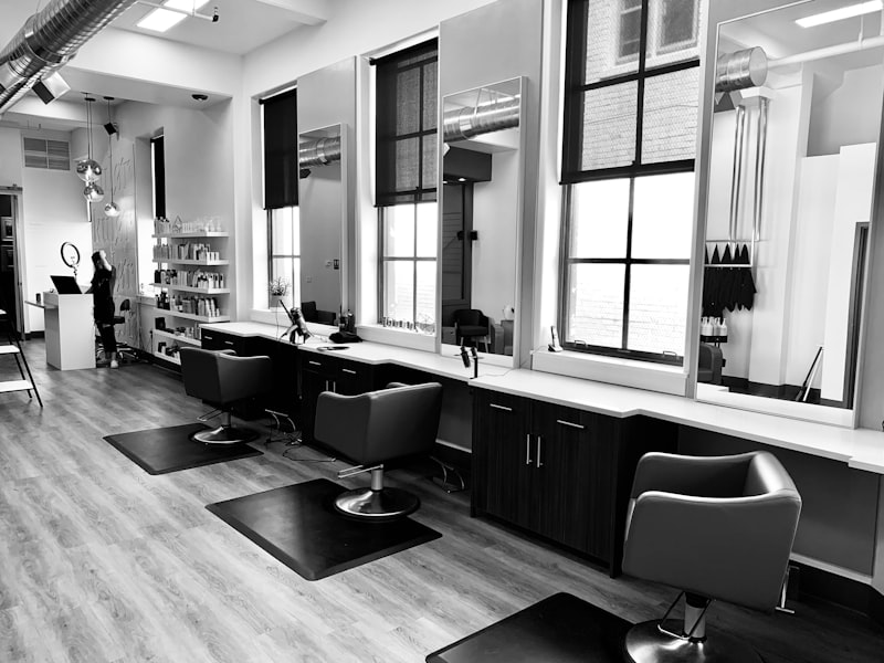 Salon website example with gallery and booking